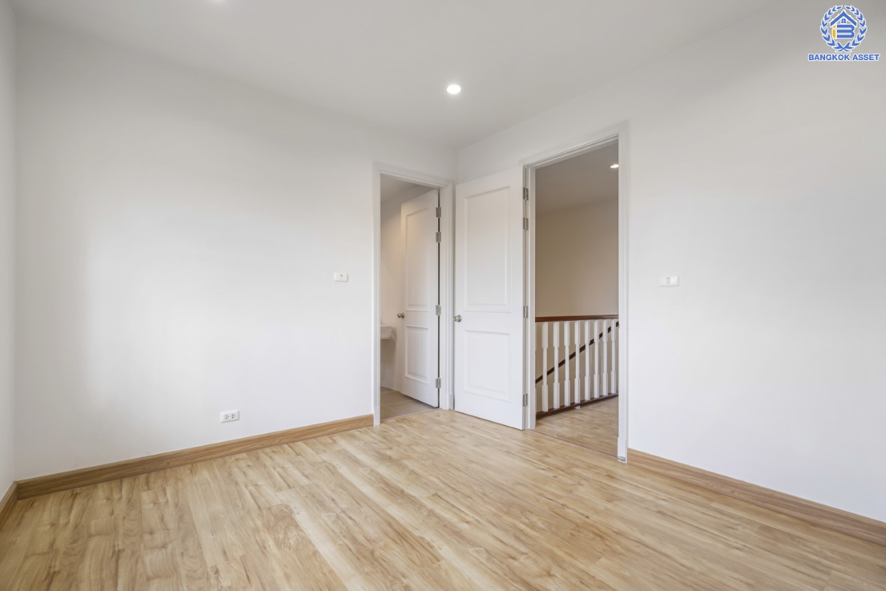 บ้านมือสองตกแต่งใหม่ ม.พลัสซิตี้พาร์ค เกษตร-งามวงศ์วาน ทาวน์โฮม 3 ชั้น ตอบโจทย์ทุกการอยู่อาศัย เนื้อที่ 23.4 ตร.ว. ฟังก์ชัน 3 ห้องนอน 4 ห้องน้ำ 2 ที่จอดรถ (ห้องนอนทุกห้องมีห้องน้ำในตัว) เดินทางสะดวกสบายบนทำเลใจกลางเมือง เข้าออกได้ 3 เส้นทาง ได้แก่ ถ.วิภาวดี ถ.งามวงศ์วาน ถ.ประชาชื่น ใกล้ ม.เกษตร, เดอะมอลล์งามวงศ์วาน และรถไฟฟ้าสายสีเขียว "สถานีมหาวิทยาลัยเกษตรศาสตร์"